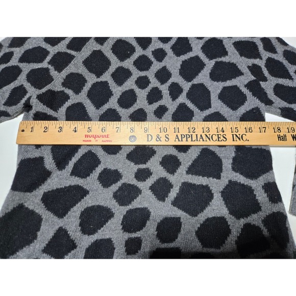 William Kasper Giraffe Print Cashmere Sweater Gray Black Women's M Randall Roy - Picture 4 of 5